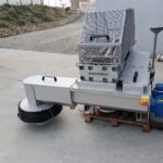 Ensemble Dégrilleur courbe compacteur installé en canal inox préfabriqué avec bypass équipé d'une grille manuelle de secours - STEP de LASSERRE - en attente d'expédition