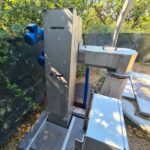 Dégrilleur automatique incliné DM-ETI et compacteur DM-CV avec collecte en sacs tissés installés sur le PR de TOURTOUR