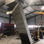 Tamis-dégrilleur automatique incliné DM-TI pour filtration 250µ sur effluents de blanchisserie