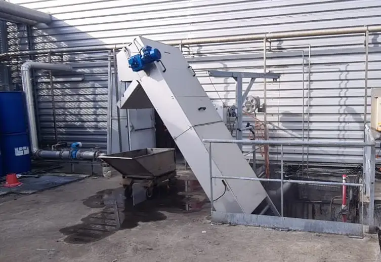 tamis-dégrilleur DM-TI pour filtration d'effluents issus d'une blanchisserie industrielle